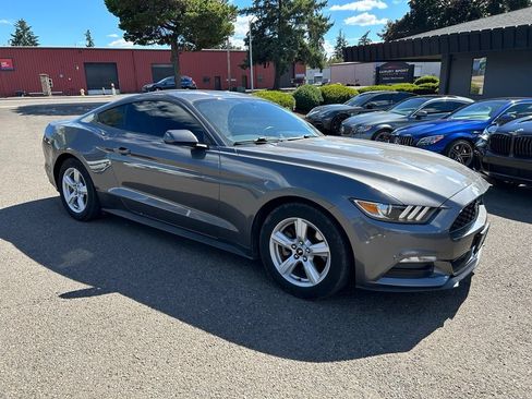 Used 2016 Ford Mustang Coupe RWD image 6