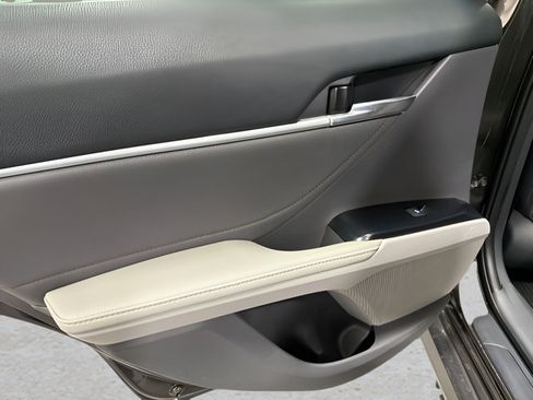 Used 2018 Toyota Camry XLE FWD image 30