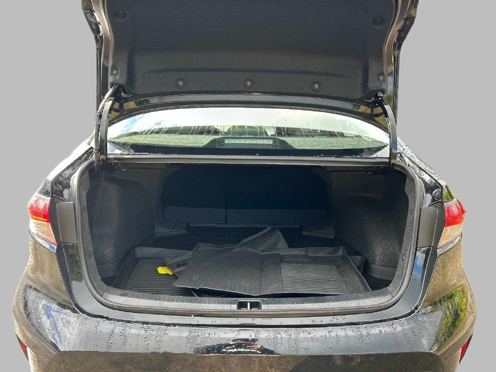 Used 2025 Toyota Corolla LE FWD image 11