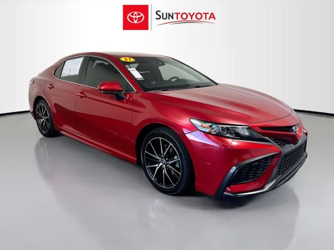 Used 2021 Toyota Camry SE image 1