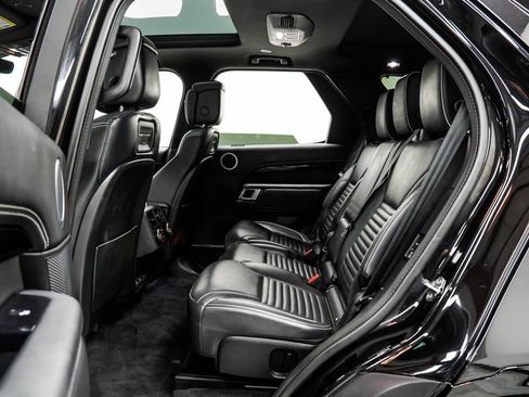 Used 2022 Land Rover Discovery HSE R-Dynamic AWD/4WD image 18