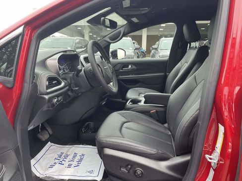 New 2026 Chrysler Pacifica Select image 22