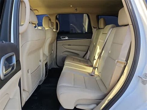 Used 2019 Jeep Grand Cherokee Laredo image 29