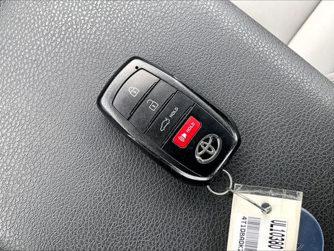 Used 2025 Toyota Camry SE w/ Convenience Package AWD/4WD image 14