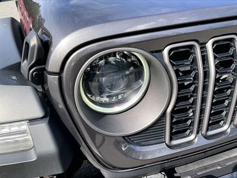 Used 2024 Jeep Wrangler Unlimited Rubicon AWD/4WD image 30