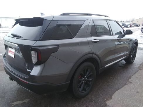 Used 2020 Ford Explorer XLT w/ Equipment Group 202A image 5