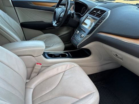 Used 2017 Lincoln MKC Select w/ Select Plus Package FWD image 16