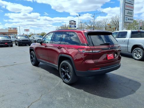 Used 2023 Jeep Grand Cherokee Altitude AWD/4WD image 4