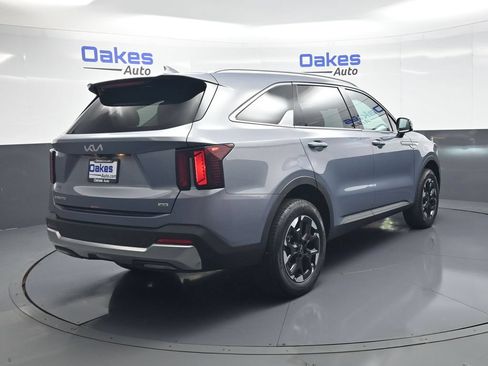 Certified 2025 Kia Sorento S AWD/4WD image 8