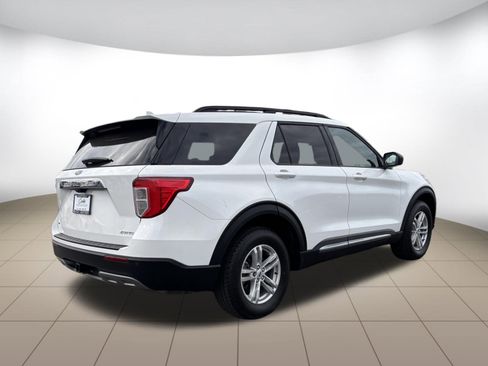Used 2022 Ford Explorer XLT AWD/4WD image 7