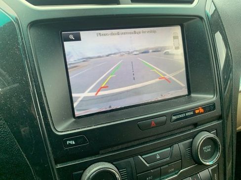 Used 2016 Ford Explorer XLT w/ Equipment Group 202A image 11