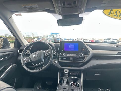 Used 2024 Toyota Highlander XLE image 17