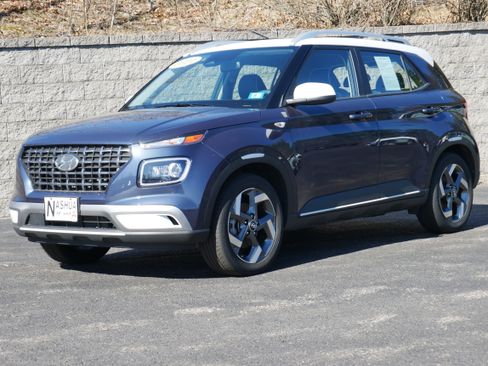 Used 2024 Hyundai Venue Limited FWD image 1