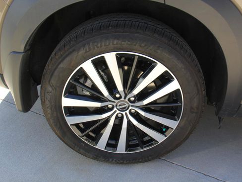 Used 2024 Nissan Pathfinder Platinum FWD image 35