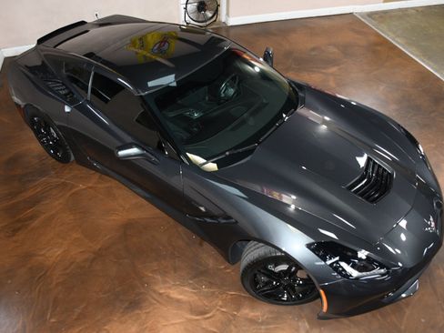 Used 2017 Chevrolet Corvette Stingray Coupe w/ 1LT RWD image 73