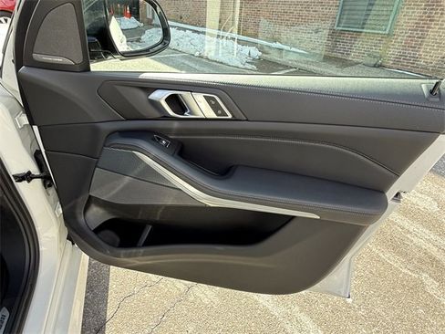 Used 2023 BMW X5 xDrive40i w/ M Sport Package image 29