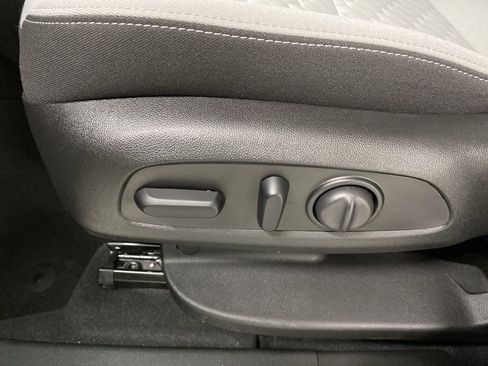 Used 2021 Chevrolet Equinox LS w/ LS Convenience Package image 12