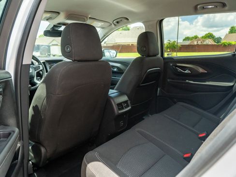 Used 2024 GMC Terrain SLE w/ Driver Convenience Package FWD image 13
