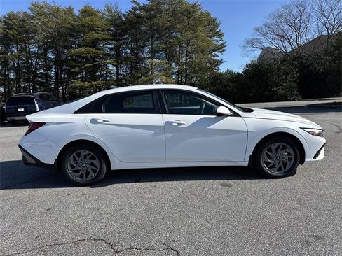New 2026 Hyundai Elantra Blue image 8