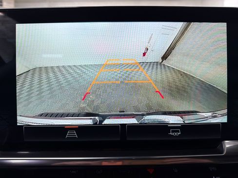 Used 2025 GMC Sierra 1500 SLT image 27