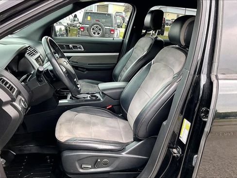 Used 2017 Ford Explorer XLT w/ Equipment Group 202A FWD image 24