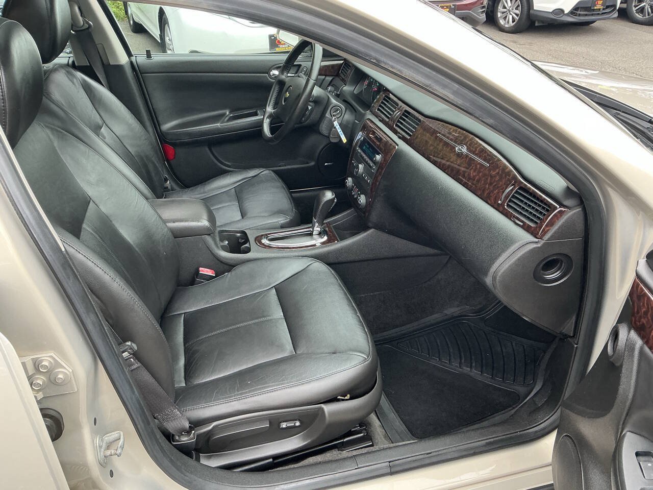 Used 2012 Chevrolet Impala LTZ FWD image 22
