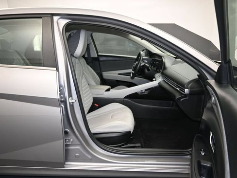 Used 2025 Hyundai Elantra Limited FWD image 29