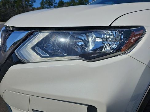 Used 2020 Nissan Rogue SV w/ Premium Package image 34