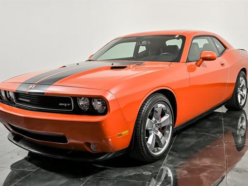 Used 2009 Dodge Challenger SRT8 RWD image 5