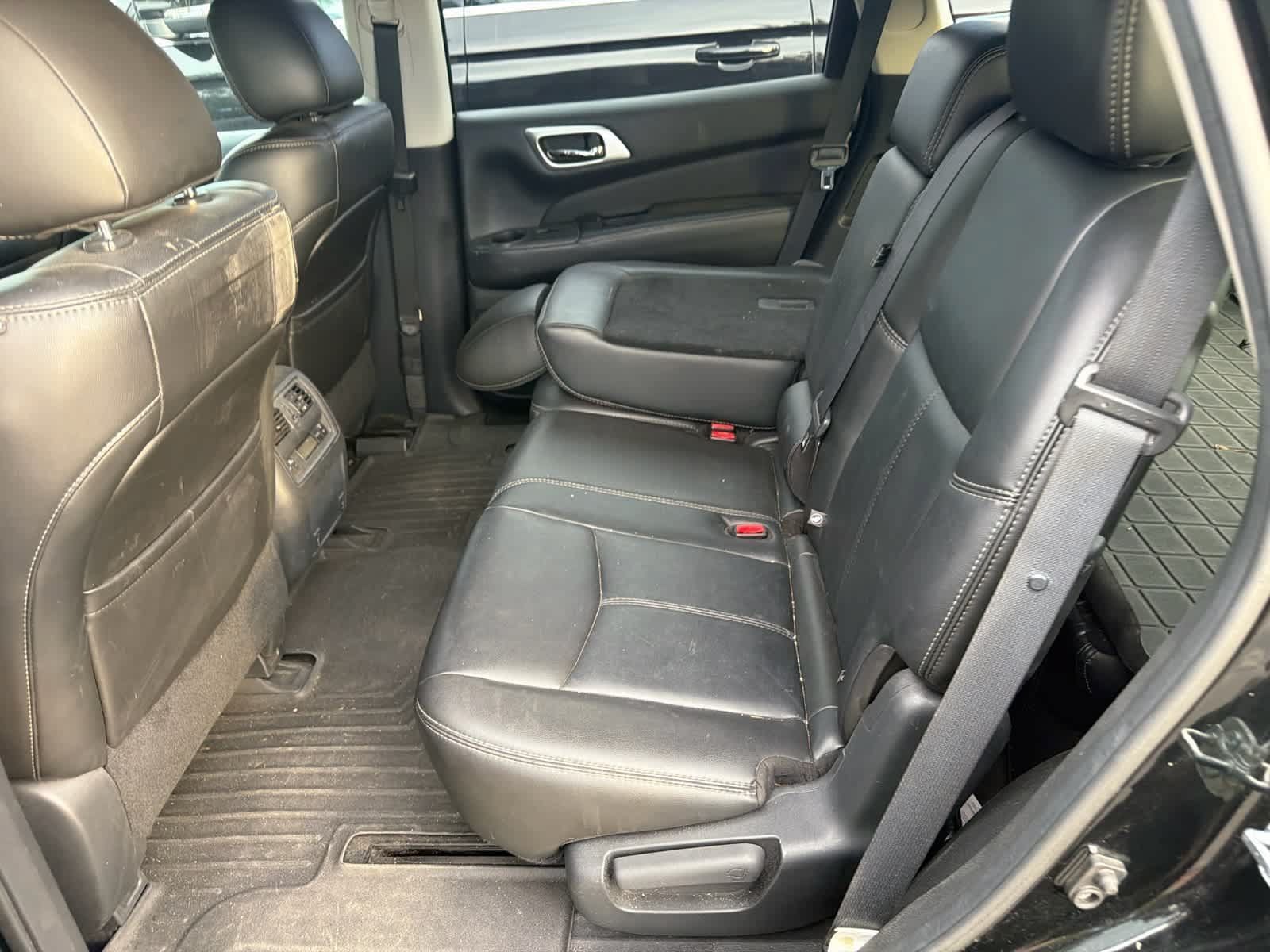 Used 2014 Nissan Pathfinder SL w/ SL Tech Package AWD/4WD image 5