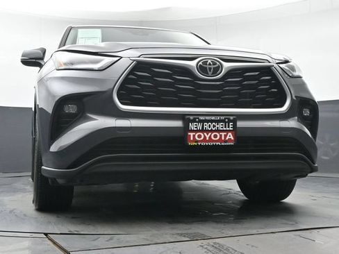 Certified 2024 Toyota Highlander LE AWD/4WD image 39