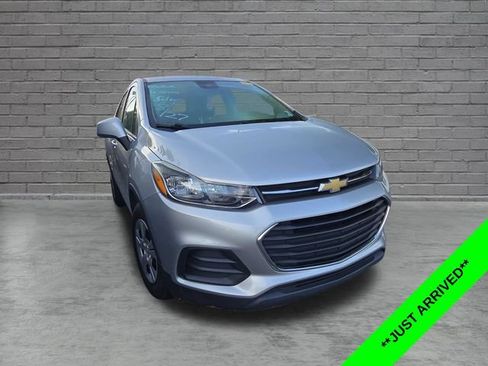 Used 2018 Chevrolet Trax LS FWD image 1