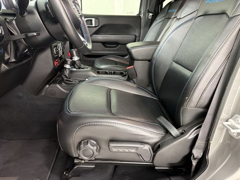 Used 2022 Jeep Wrangler Unlimited Rubicon 4xe AWD/4WD image 12