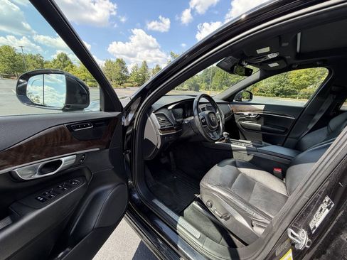 Used 2019 Volvo XC90 T5 Momentum FWD image 12