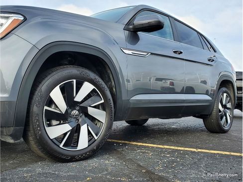 Used 2025 Volkswagen Atlas Cross Sport SE image 7