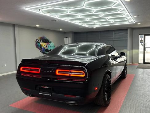 Used 2018 Dodge Challenger SXT RWD image 6