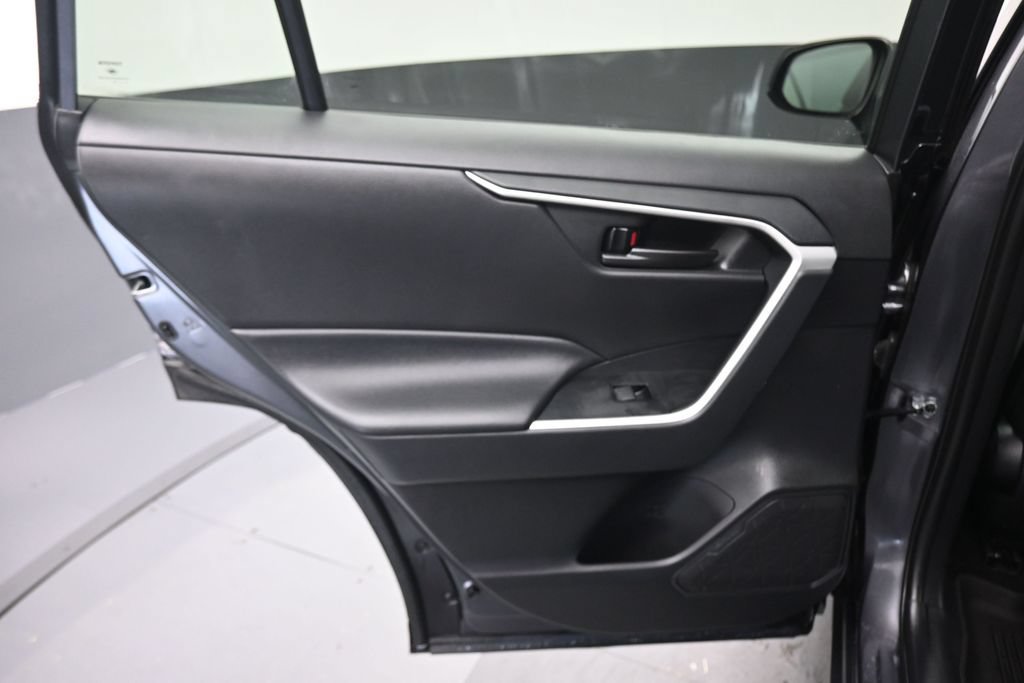 Used 2021 Toyota RAV4 LE FWD image 27