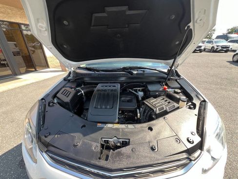 Used 2017 Chevrolet Equinox LT w/ Convenience Package image 38