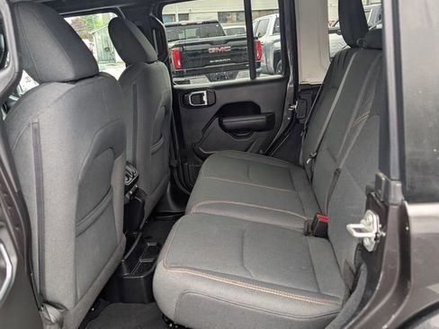 Used 2024 Jeep Wrangler Unlimited w/ Convenience Group AWD/4WD image 14