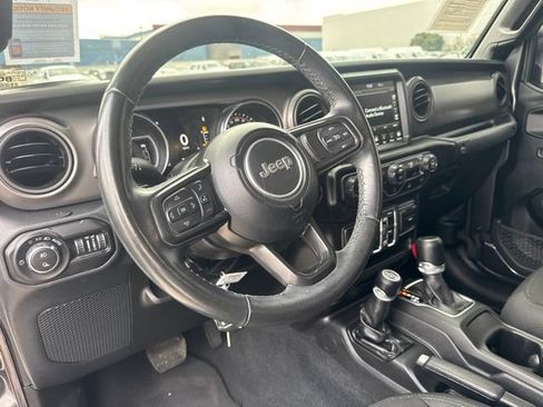 Used 2022 Jeep Gladiator Sport AWD/4WD image 16