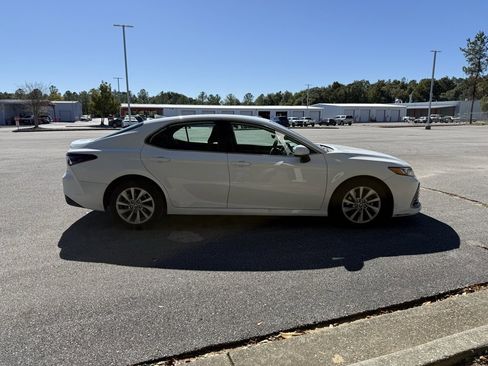Used 2023 Toyota Camry LE image 4
