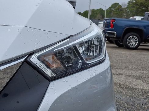 Used 2021 Nissan Versa SV image 10