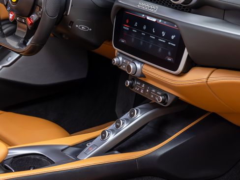 Used 2020 Ferrari Portofino RWD image 36