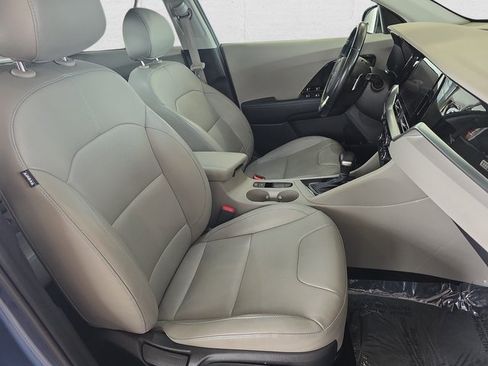 Used 2020 Kia Niro Touring image 10