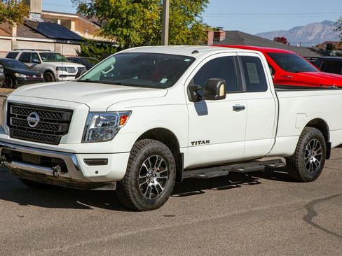Used 2021 Nissan Titan SV w/ SV Convenience Package image 9