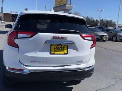 Used 2024 GMC Terrain SLT image 8
