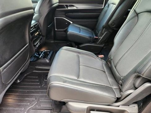 Used 2024 Jeep Wagoneer Series II image 30