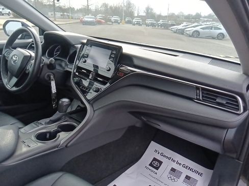 Used 2024 Toyota Camry SE image 33