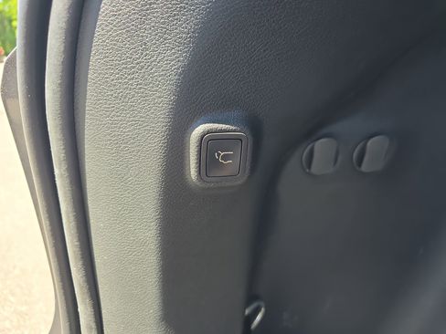 Used 2019 Jeep Cherokee Trailhawk w/ Comfort/Convenience Group image 14