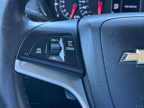 Used 2021 Chevrolet Trax LT w/ Premium Seat Package AWD/4WD image 24